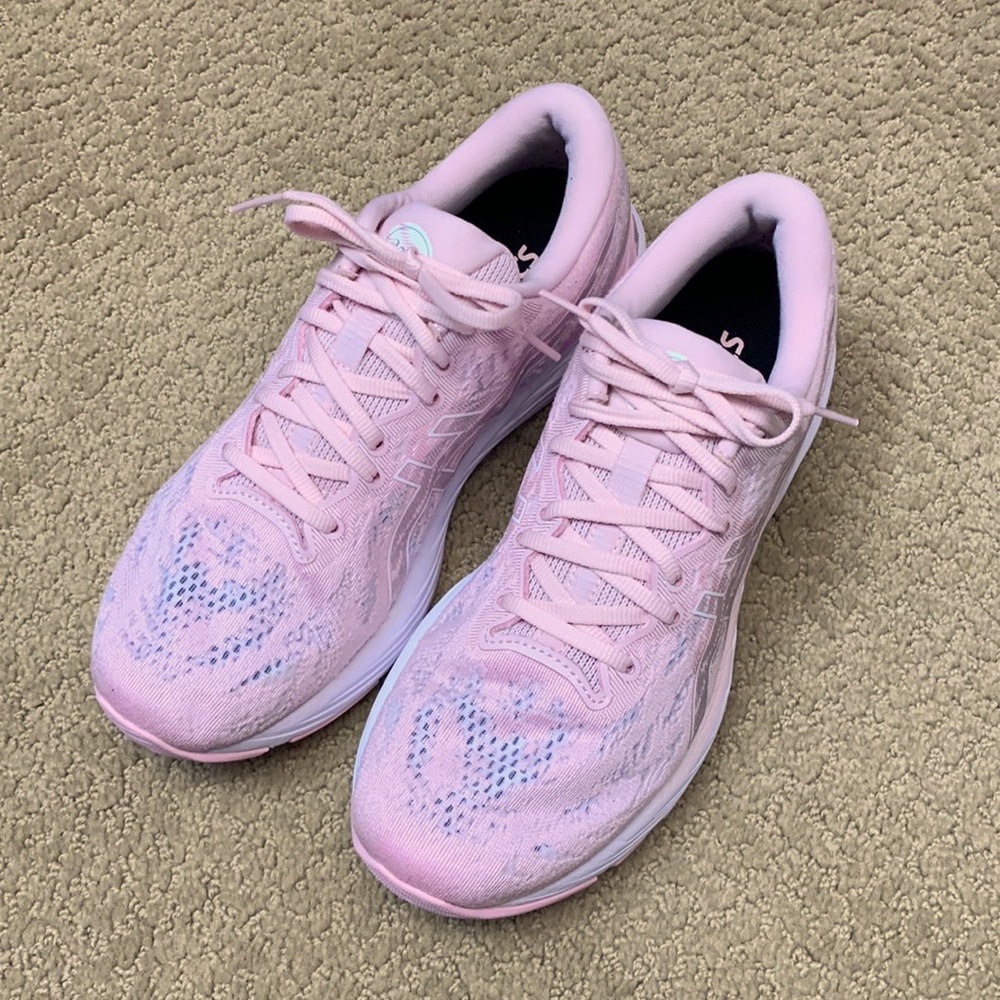 PRETTY 💕 PINK 💕 ASICS Gel Cumulus 23 size 9